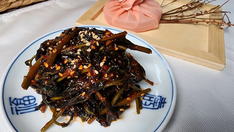 한번 맛보면 계속 먹고 싶은 가죽나물 고추장 장아찌